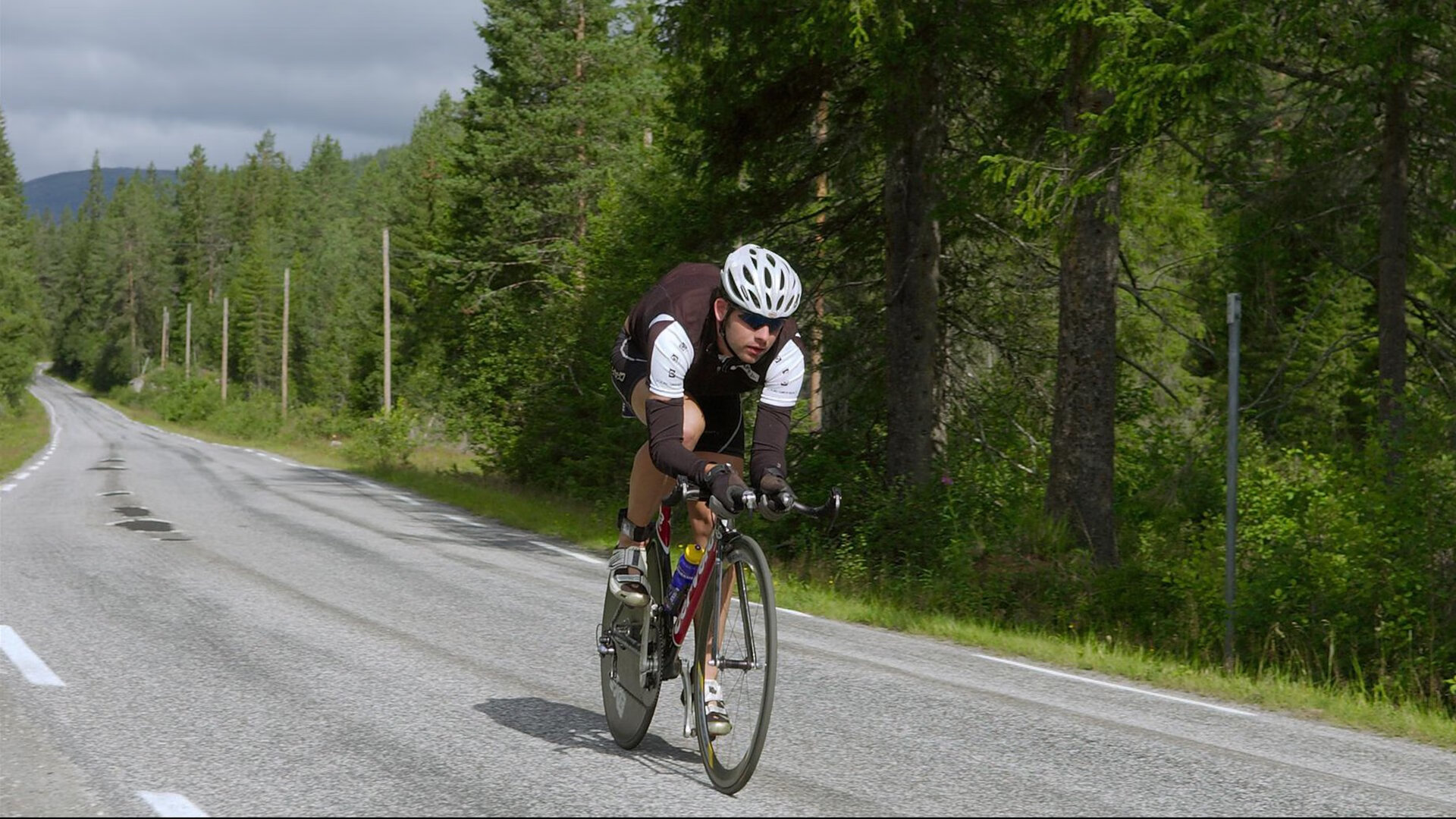 开云体育直播-雷霆完胜上海队，武切维奇成为关键先生